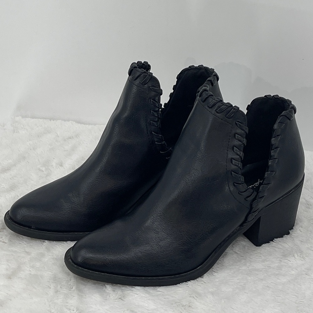 QUPID BLACK FAUX LEATHER ANKLE BOOTS/BOOTIES - Picture 2 of 9